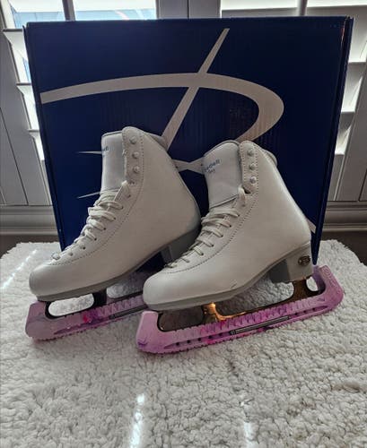 Riedell Topaz Figure Skates size 4 width D