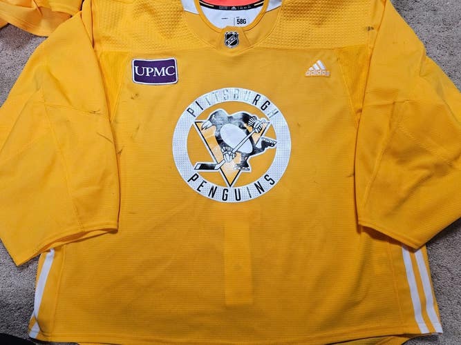PITTSBURGH PENGUINS Adidas Yellow Practice Worn Used Goalie Cut Jersey size 58G