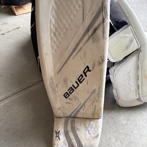 Large Bauer Vapor 2X Pro Goalie Leg Pads (Used)
