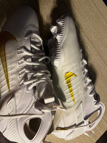 White Unisex Size M 10.0 (W 11.0) Adult Nike Huarache 9 Elite Mid Mid Top Molded Cleats (New)