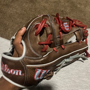 2023 Wilson A1000 RH Infield Baseball Glove 11.75" (Used)