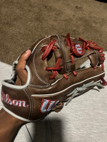 2023 Wilson A1000 RH Infield Baseball Glove 11.75" (Used)