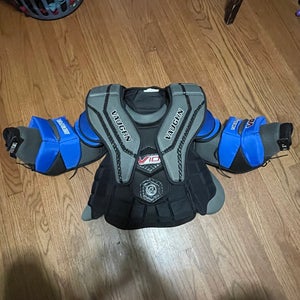 Medium Vaughn V10 Junior M/L Goalie Chest Protector (Used)