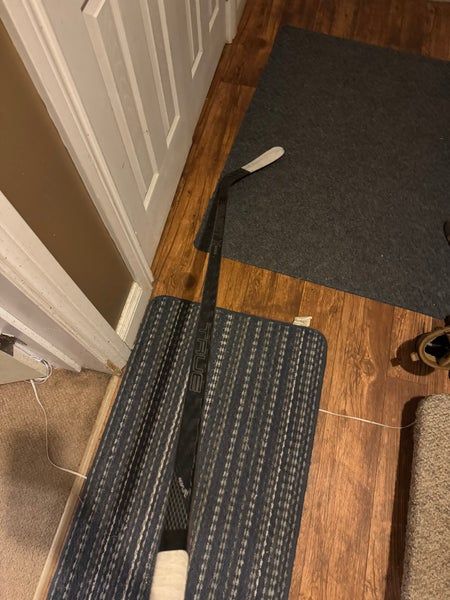 Senior True Project X Smoke Right Handed Hockey Stick T92 (Used)