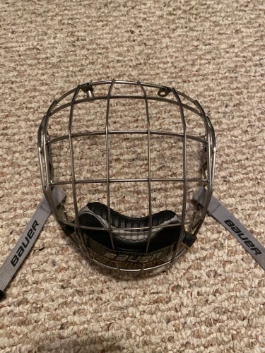 Medium Bauer Full Cage (Used)