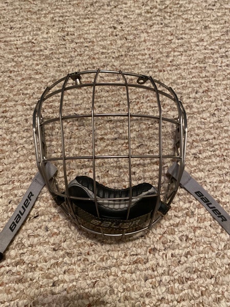 Medium Bauer Full Cage (Used)