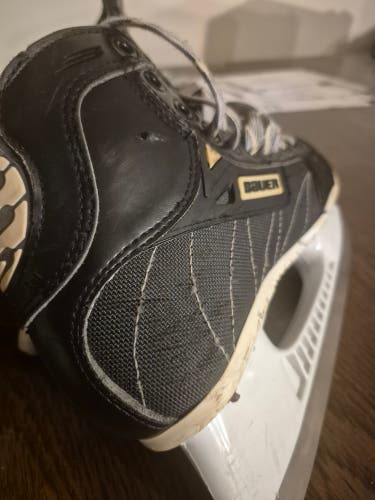 Bauer Supreme 7000 Hockey Skates Extra Wide Width Size 5.5 (Used)