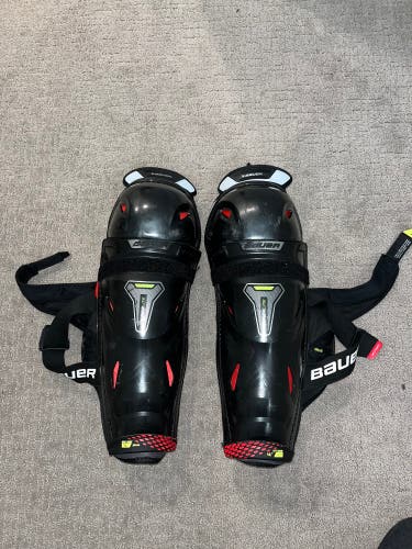 Intermediate Bauer Vapor Hyperlite 14" Shin Pads (Used)