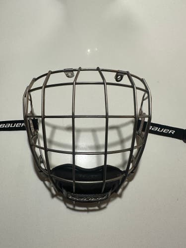Medium Bauer Re-Akt Cage Full Cage (Used)