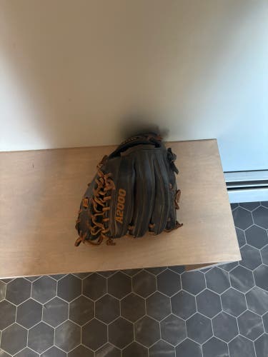 2015 Wilson A2000 RH Pitcher's Baseball Glove 11.75" (Used)