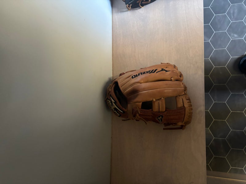 2018 Mizuno Global Elite RH Infield Baseball Glove 11.5" (Used)