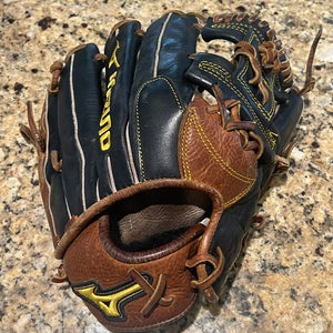 Mizuno Classic Pro Soft RH Infield Baseball Glove 11.75" (Used)