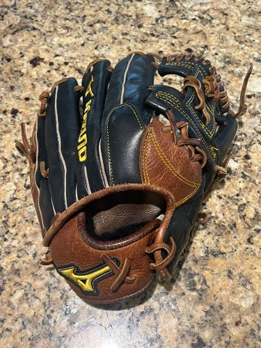 Mizuno Classic Pro Soft RH Infield Baseball Glove 11.75" (Used)