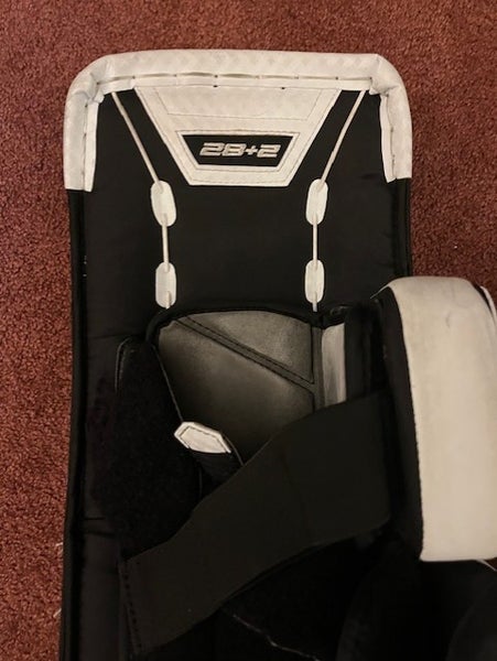 28" 2023 Vaughn Velocity V10 Goalie Leg Pads (Used)