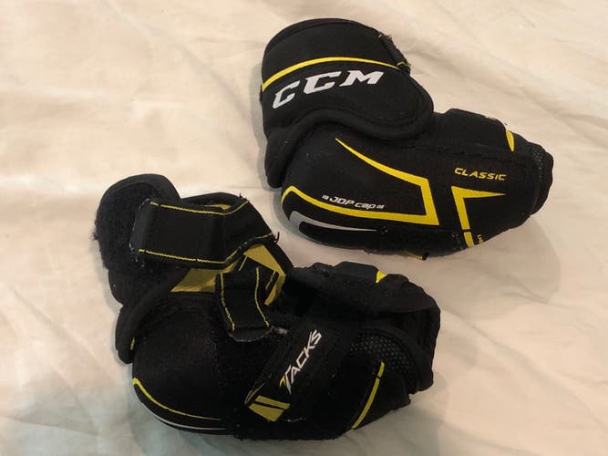 Junior Medium CCM Tacks Elbow Pads (Used)