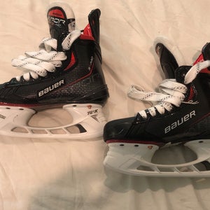 Bauer Vapor 3X Pro Hockey Skates Extra Wide Width Size 2.5 (Like New)