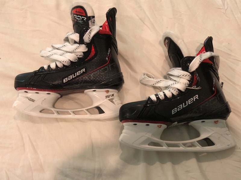 Bauer Vapor 3X Pro Hockey Skates Extra Wide Width Size 2.5 (Like New)