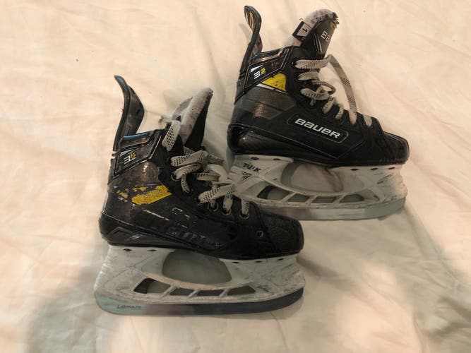 Bauer Supreme 3S Pro Hockey Skates Extra Wide Width Size 1 (Used)