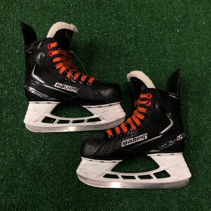 Junior Bauer Vapor X3.5 Hockey Skates Regular Width Size 2 (Used)
