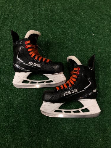 Junior Bauer Vapor X3.5 Hockey Skates Regular Width Size 2 (Used)