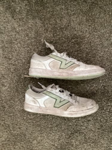 White Men's Size M 8.0 (W 9.0) Adult Vans Shoes (Used)
