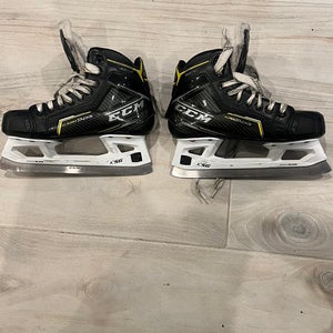 CCM Super Tacks 9370 Hockey Goalie Skates Regular Width Size 5 (Used)