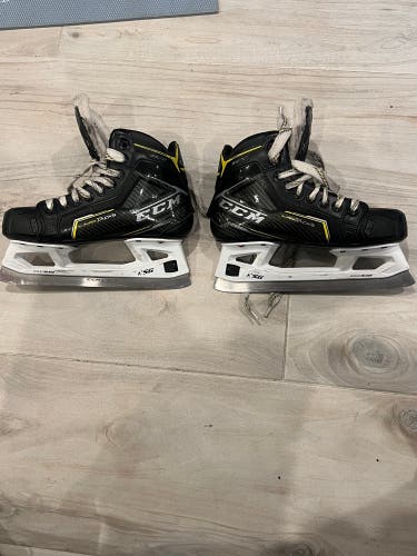 CCM Super Tacks 9370 Hockey Goalie Skates Regular Width Size 5 (Used)