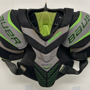 Small Senior Bauer Supreme One.6 Shoulder Pads (Used)