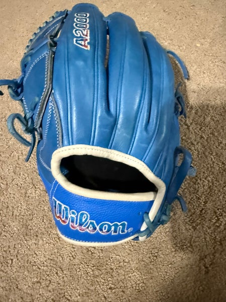 2023 Wilson LH Pitcher's A2000 B2 Baseball Glove 12" *Autism Speaks Limited Edition* 12" (Used)
