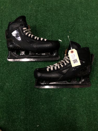 Senior True One Piece Hockey Goalie Skates Regular Width Pro Stock 9 (Used)