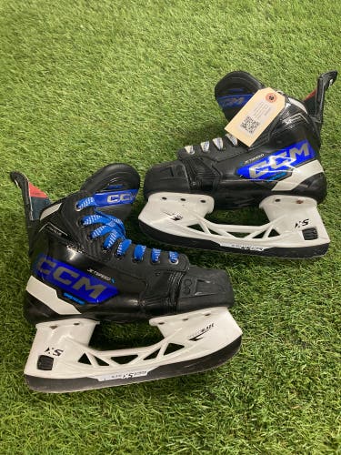 Junior CCM Jetspeed XTRA PLUS Hockey Skates Wide Width Size 2 (Used)