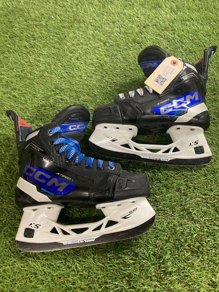 Junior CCM Jetspeed XTRA PLUS Hockey Skates Wide Width Size 2 (Used)