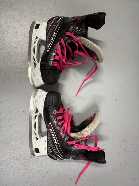 2023 CCM Hockey Skates Regular Width Size 1.5 (Used)