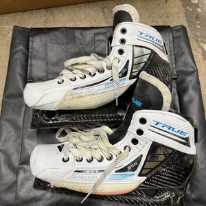 USED True 1 Piece Hockey Goalie Skates Regular Width Pro Stock 9.5 - Wedgewood SVH