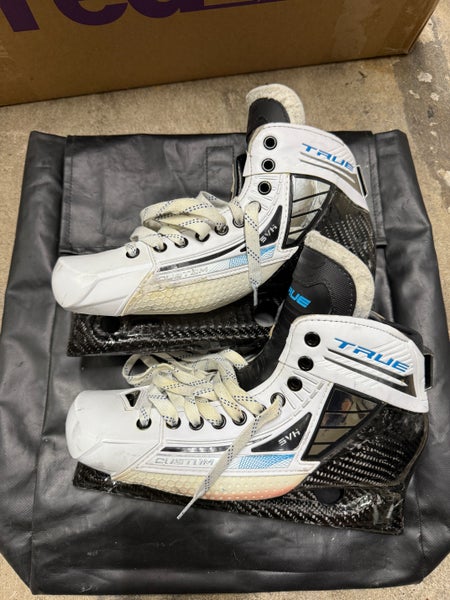 USED True 1 Piece Hockey Goalie Skates Regular Width Pro Stock 9.5 - Wedgewood SVH