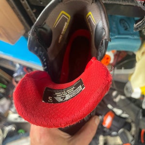 2021 Bauer Vapor Hyperlite Hockey Skates Regular Width Size 4 (Used)