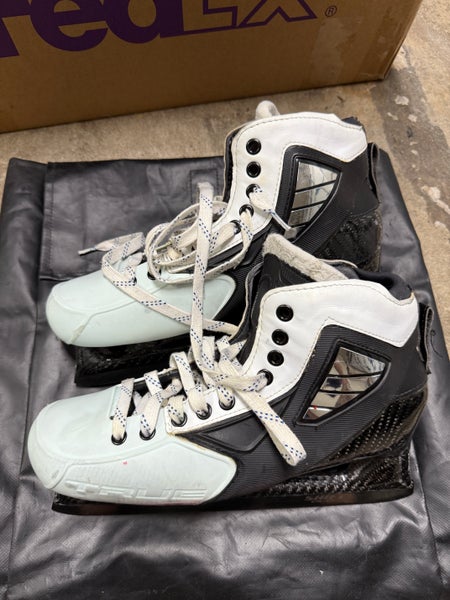USED True 1 Piece Hockey Goalie Skates Regular Width Pro Stock 9.5 - Wedgewood TF 02