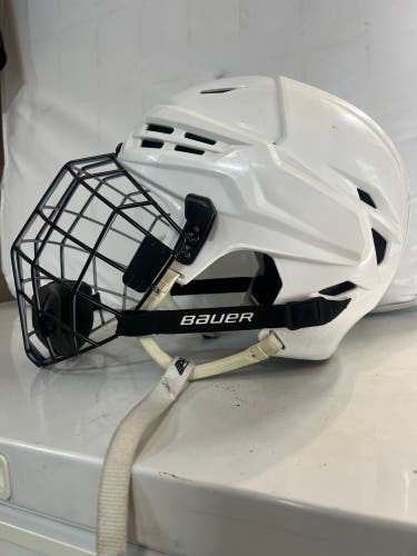 Large Bauer Re-Akt 95 Helmet (Used)