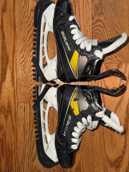 2020 Bauer Supreme 3S Hockey Skates Regular Width Size 2 (Used)