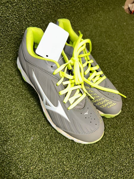 Mizuno ADV 3 Metal Cleats: Woman's 8.5 (9573)