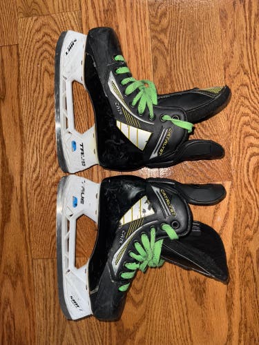 True Catalyst 5 Hockey Skates Regular Width Size 1 (Used)