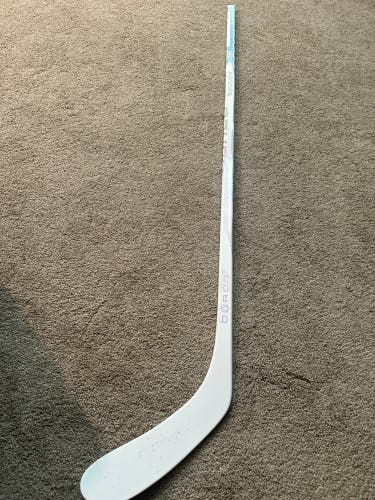 Intermediate Bauer Proto-R Right Handed 65 Flex Hockey Stick P28 (New)