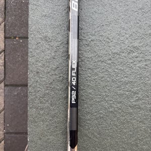 Junior Bauer Vapor Hyperlite Right Handed Hockey Stick P92 (Used)-40 flex