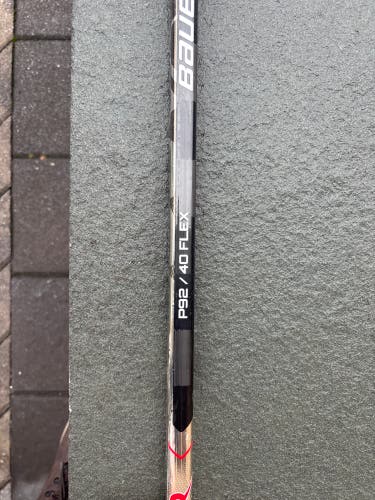 Junior Bauer Vapor Hyperlite Right Handed Hockey Stick P92 (Used)-40 flex