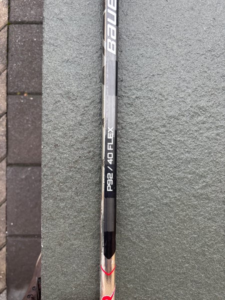 Junior Bauer Vapor Hyperlite Right Handed Hockey Stick P92 (Used)-40 flex