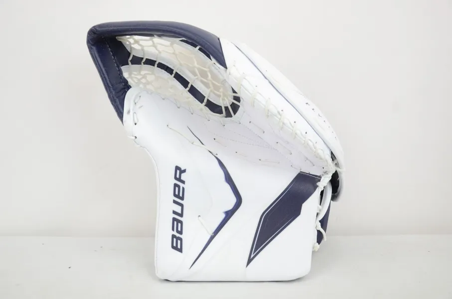 Bauer Vapor Flylite Senior Goalie Catch Glove White/Navy