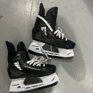 True Pro Custom Hockey Skates Size 7.5 (Used)