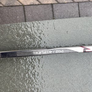 Junior Bauer Vapor Hyperlite 2 Right Handed Hockey Stick P92 (Used)-40 flex