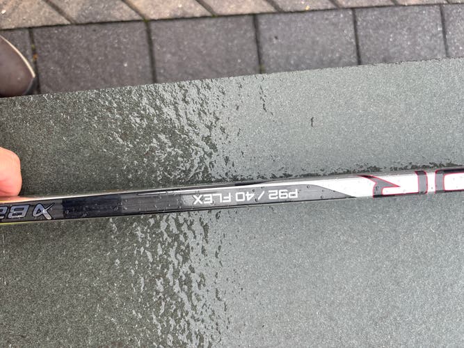 Junior Bauer Vapor Hyperlite 2 Right Handed Hockey Stick P92 (Used)-40 flex