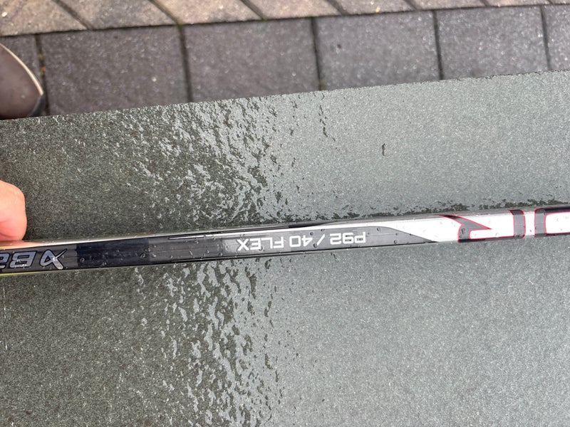 Junior Bauer Vapor Hyperlite 2 Right Handed Hockey Stick P92 (Used)-40 flex